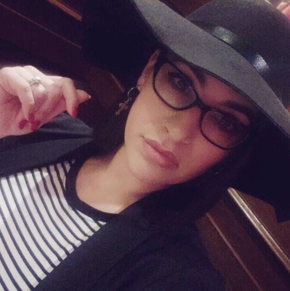 Meet your Posher, Sonya - Picture 1 of 1